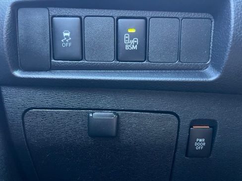 Used 2016 Toyota Sienna SE Premium FWD image 10