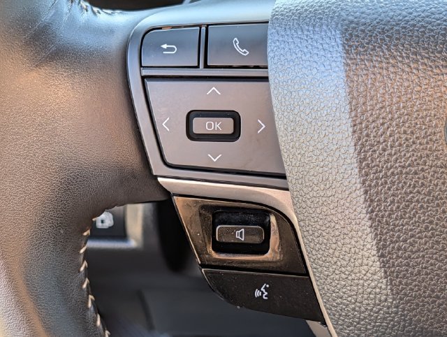 Used 2025 Toyota Camry SE w/ Convenience Package FWD image 19