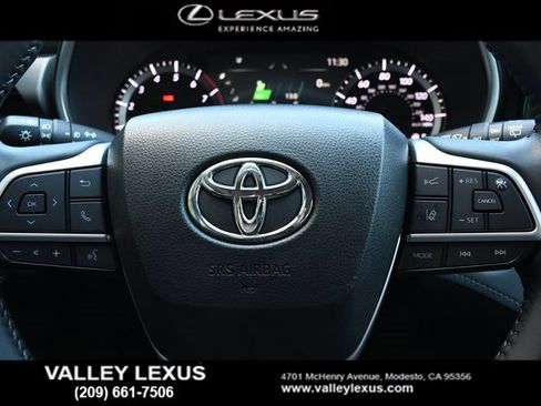 Used 2023 Toyota Highlander XLE image 14