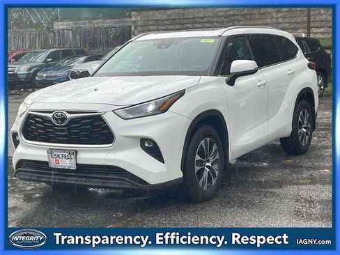 Certified 2022 Toyota Highlander XLE image 38