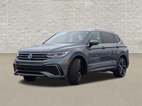 Certified 2024 Volkswagen Tiguan SEL R-Line AWD/4WD image 3