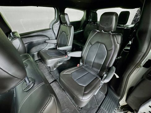 Used 2024 Chrysler Pacifica Touring-L w/ S Appearance Package image 24