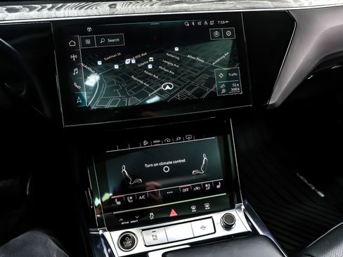 Used 2022 Audi e-tron Premium Plus w/ Premium Plus Package image 20