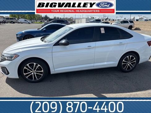 Used 2022 Volkswagen Jetta Sport image 1