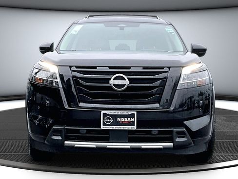 Used 2024 Nissan Pathfinder SL w/ Black Appearance Package image 2