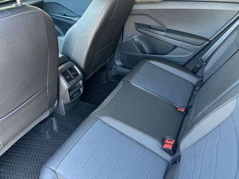 Certified 2026 Volkswagen Taos SE AWD/4WD image 12