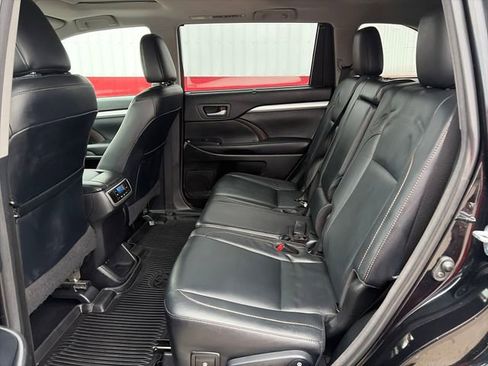 Used 2018 Toyota Highlander XLE w/ Protection Package #3 AWD/4WD image 38