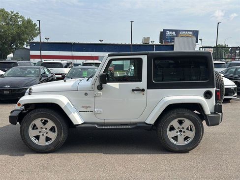 Used 2012 Jeep Wrangler Sahara w/ Connectivity Group AWD/4WD image 2