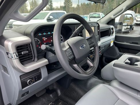 Used 2024 Ford F550 2WD Regular Cab Super Duty image 10