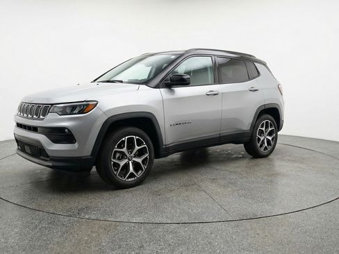 Used 2025 Jeep Compass Limited image 3