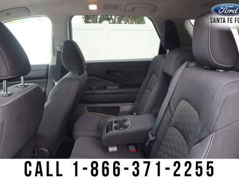 Used 2024 Nissan Pathfinder SV AWD/4WD image 17
