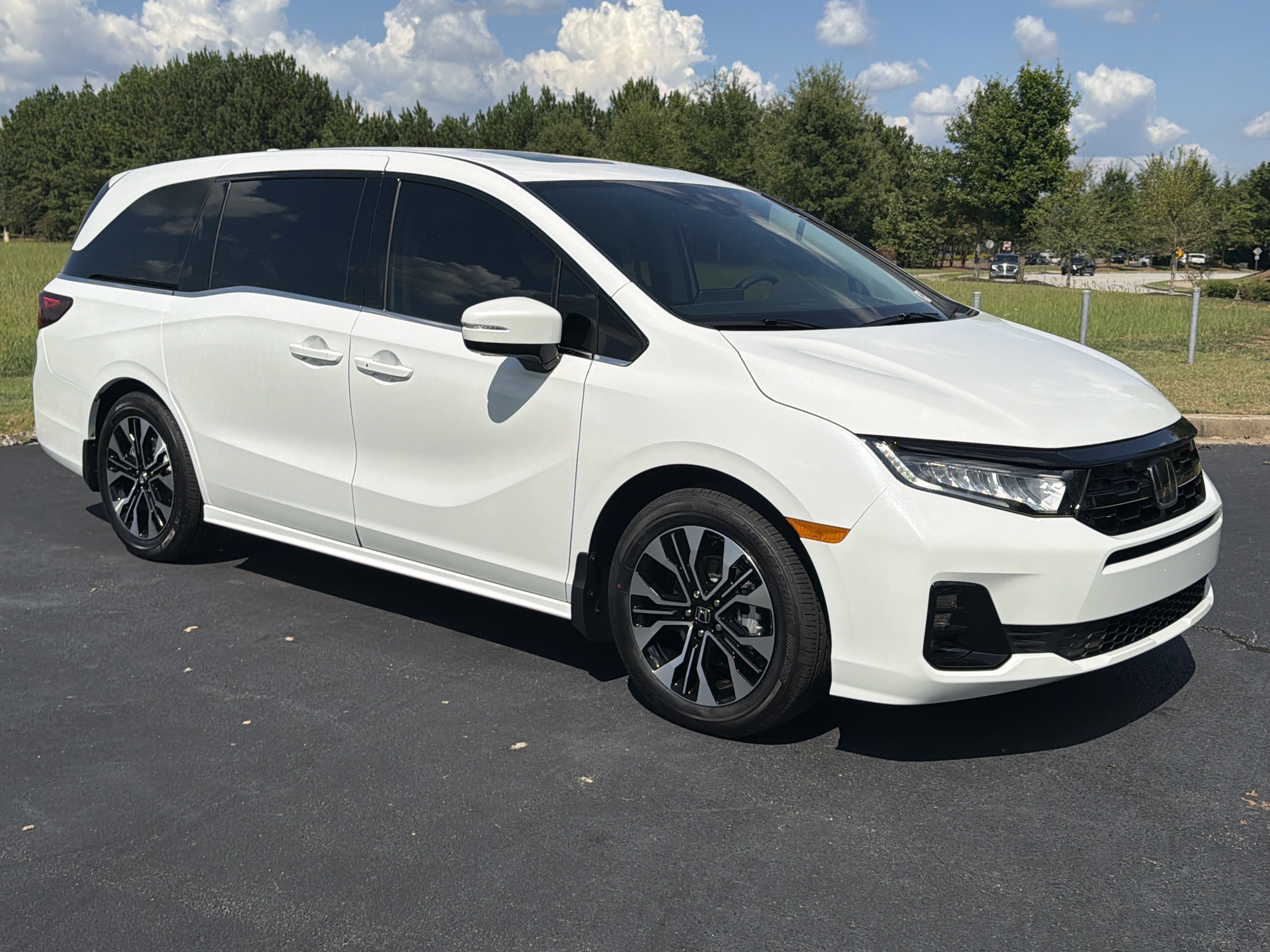 Used 2027 Honda Odyssey Elite image 2