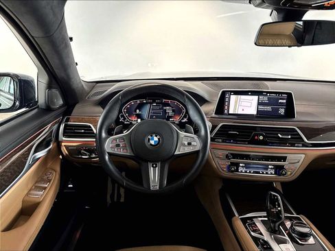 Used 2021 BMW 750i xDrive w/ Executive Package AWD/4WD image 16
