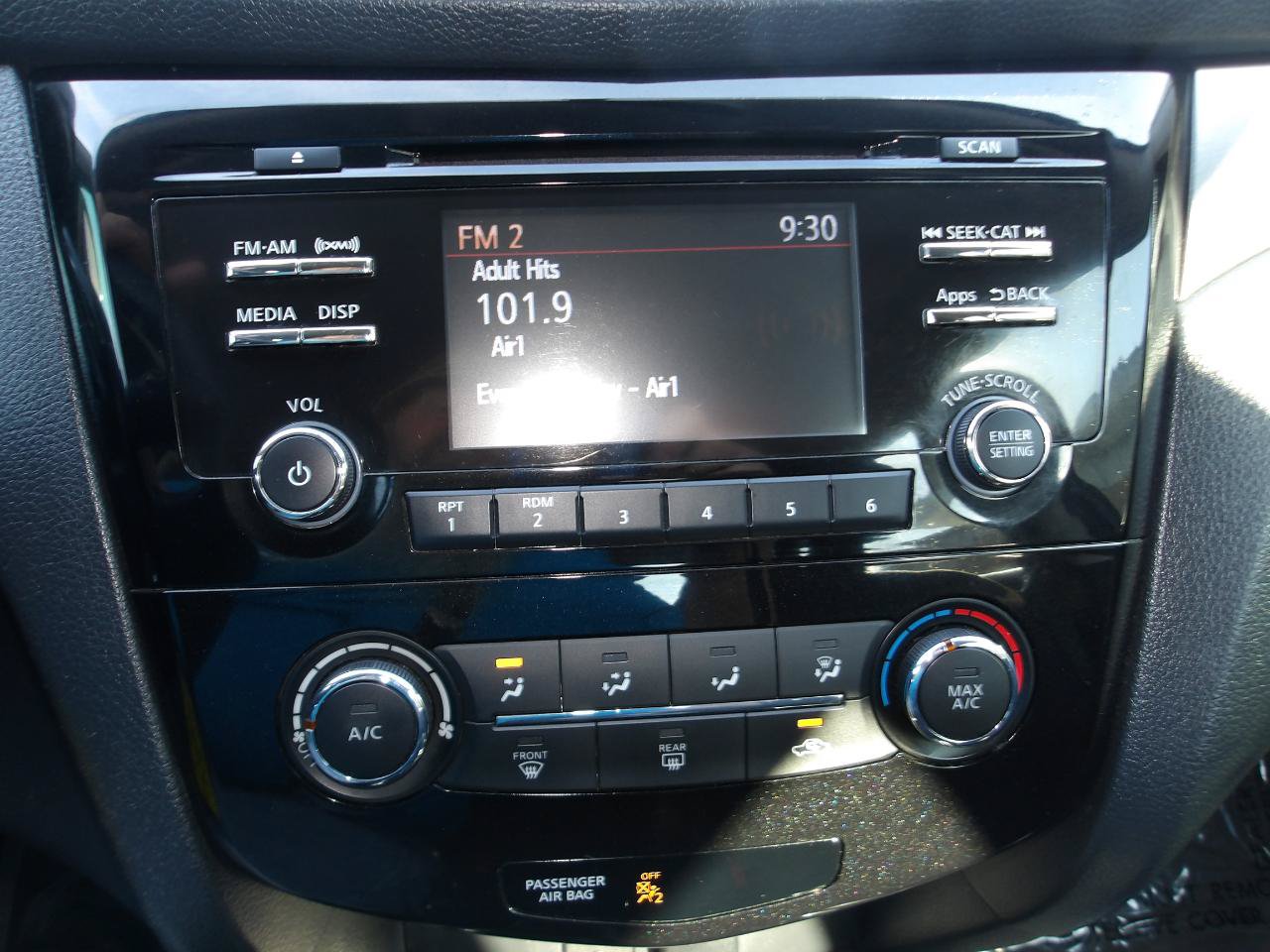 Used 2016 Nissan Rogue S AWD/4WD image 18