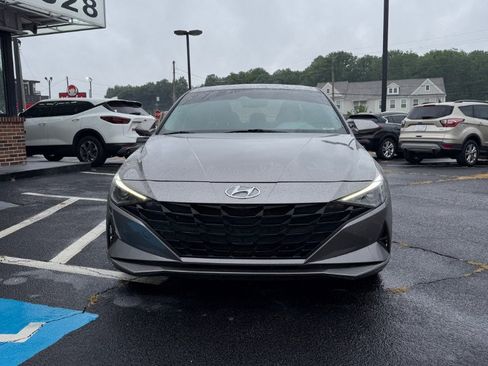 Used 2023 Hyundai Elantra SEL FWD image 2