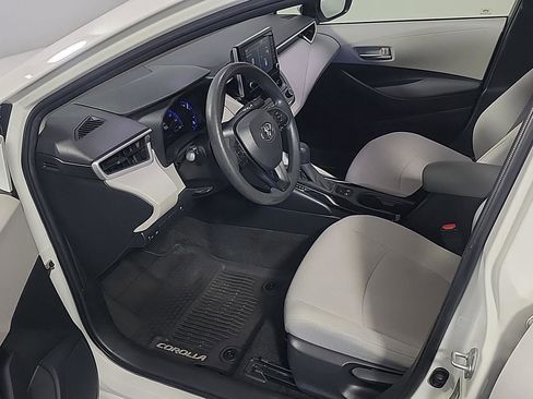 Used 2020 Toyota Corolla LE FWD image 17