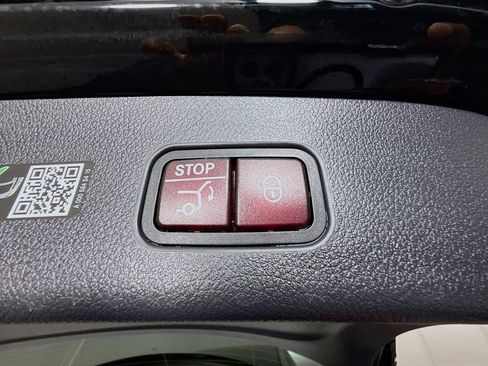 Used 2025 Mercedes-Benz GLC 350e 4MATIC image 43