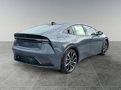 New 2026 Toyota Prius Plug-In Hybrid FWD image 5
