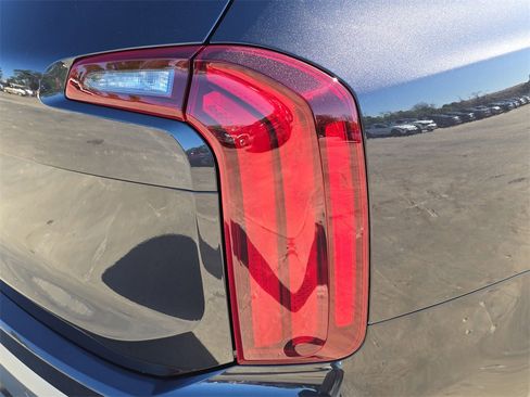 New 2025 Kia Telluride S image 11