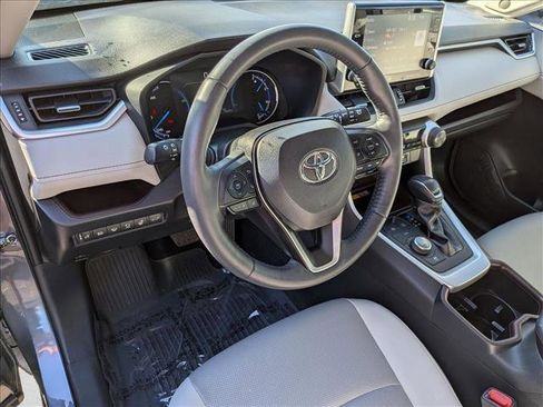 Used 2022 Toyota RAV4 Limited image 10