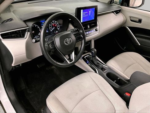 Used 2023 Toyota Corolla Cross LE w/ Moonroof Package image 12