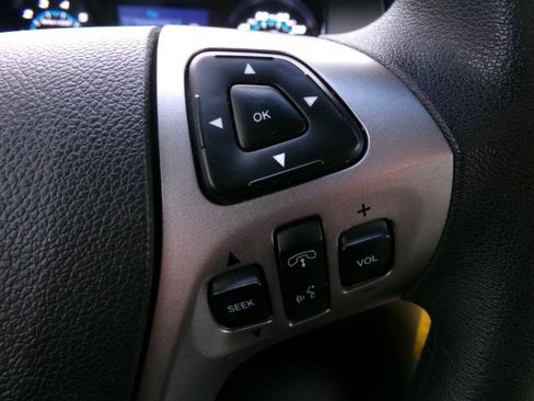 Used 2016 Ford Taurus SE image 16