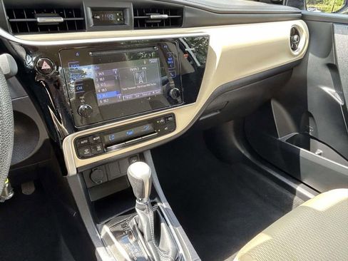 Used 2017 Toyota Corolla LE w/ Carpet Mat Package (TMS) FWD image 23