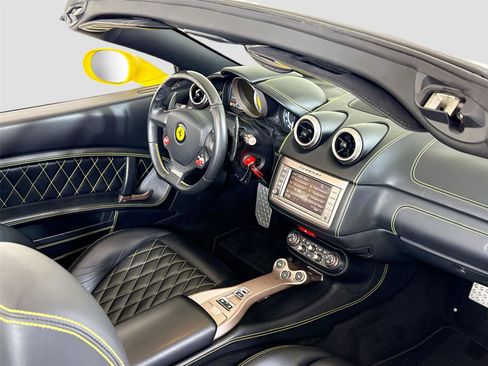 Used 2014 Ferrari California image 19