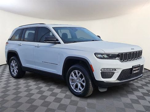 Used 2022 Jeep Grand Cherokee Limited image 3