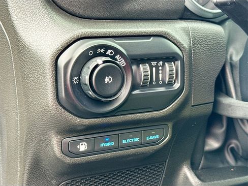 Used 2022 Jeep Wrangler Unlimited Sahara image 23