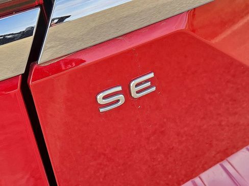 Used 2024 Volkswagen Atlas SE image 12