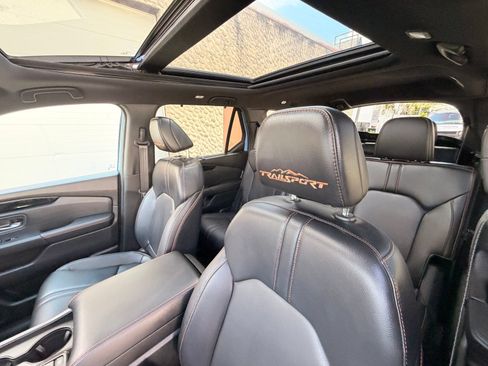 Used 2025 Honda Pilot TrailSport image 15