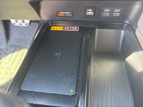 Used 2025 Toyota Camry SE w/ Multimedia Upgrade Package image 32