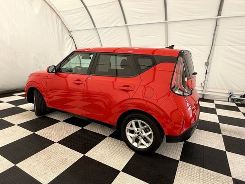 Used 2023 Kia Soul LX w/ LX Technology Package image 2