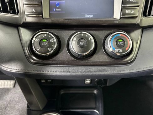 Used 2017 Toyota RAV4 LE AWD/4WD image 23