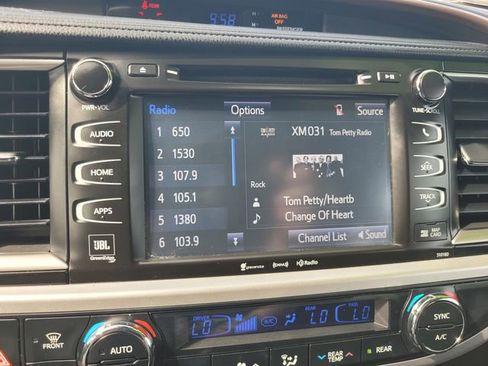 Used 2018 Toyota Highlander Limited Platinum AWD/4WD image 24
