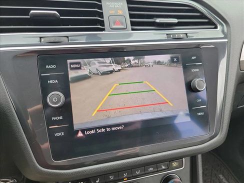 Used 2020 Volkswagen Tiguan SE image 22