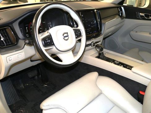 Used 2019 Volvo XC60 T5 Momentum w/ Premium Package image 70