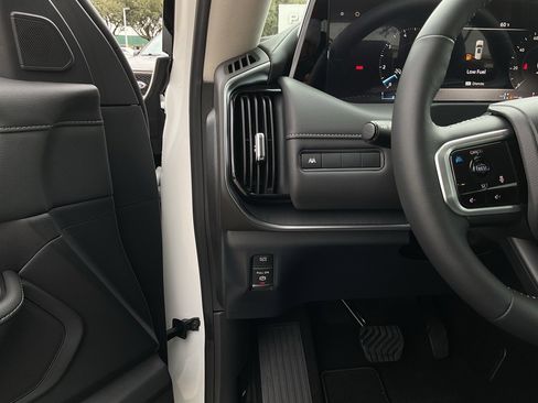 New 2026 Nissan Armada SV image 32