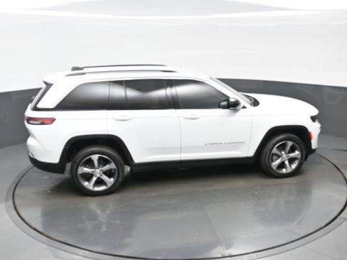 Used 2023 Jeep Grand Cherokee Limited AWD/4WD image 38