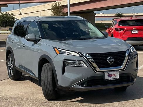 Used 2023 Nissan Rogue SL FWD image 3