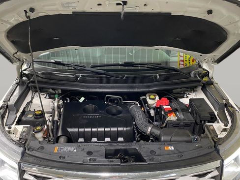Used 2018 Ford Explorer XLT AWD/4WD image 25