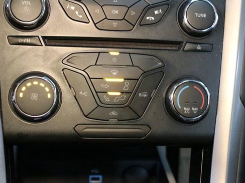 Used 2018 Ford Fusion SE FWD image 26