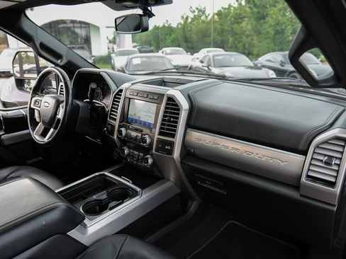 Used 2021 Ford F250 Platinum w/ FX4 Off-Road Package AWD/4WD image 9