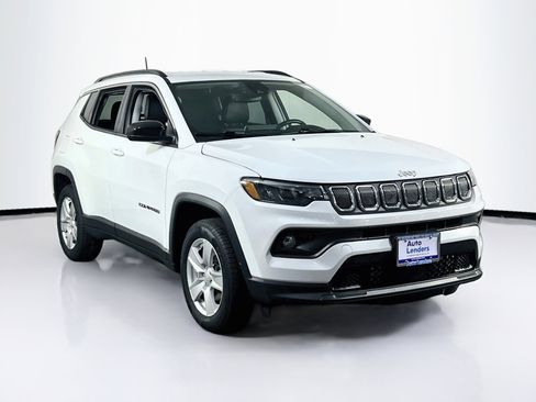 Used 2022 Jeep Compass Latitude w/ Convenience Group AWD/4WD image 3