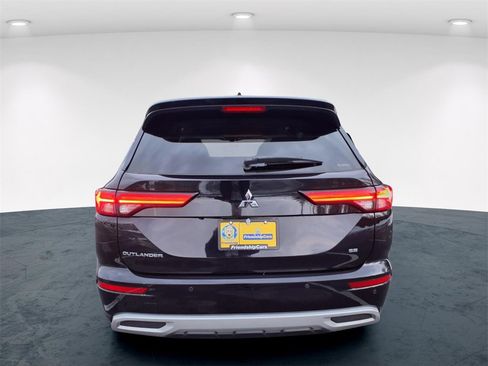 Used 2022 Mitsubishi Outlander SE image 8