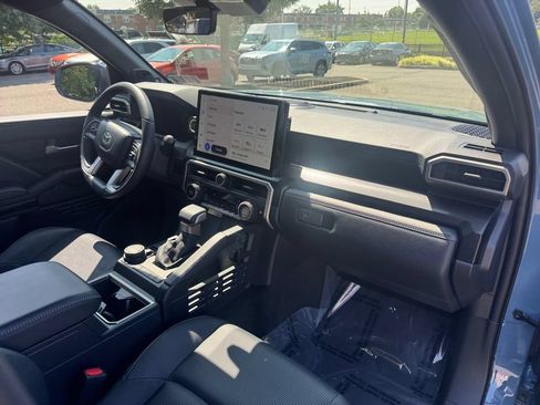 Used 2025 Toyota 4Runner Limited AWD/4WD image 16