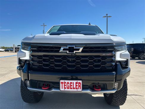 Used 2022 Chevrolet Silverado 1500 ZR2 w/ Technology Package image 21