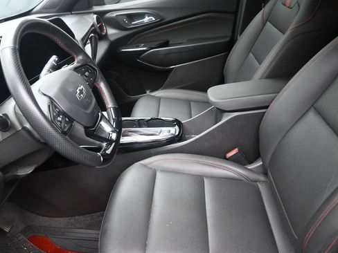 Used 2025 Chevrolet Trax RS w/ Sunroof Package FWD image 12