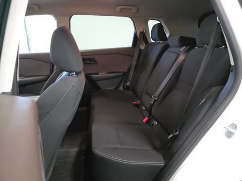 Used 2023 Nissan Rogue S image 10